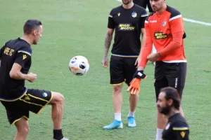 (Φώτος) Προπόνηση ΑΠΟΕΛ στο Σάντσεθ Πιθχουάν