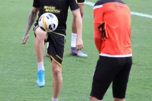 (Φώτος) Προπόνηση ΑΠΟΕΛ στο Σάντσεθ Πιθχουάν