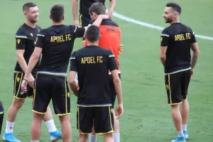 (Φώτος) Προπόνηση ΑΠΟΕΛ στο Σάντσεθ Πιθχουάν