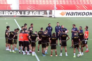 (Φώτος) Προπόνηση ΑΠΟΕΛ στο Σάντσεθ Πιθχουάν