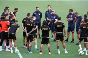(Φώτος) Προπόνηση ΑΠΟΕΛ στο Σάντσεθ Πιθχουάν