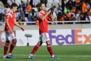 Εφιαλτική βραδιά και πεντάρα απ' την Ρωσία... (φώτος)