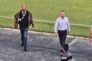 Εμψύχωση πριν τη σέντρα (φώτος)