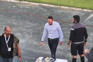 Εμψύχωση πριν τη σέντρα (φώτος)