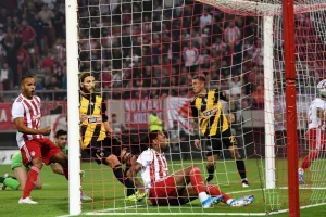 Ερυθρόλευκο το ντέρμπι και… σταθερά στην κορυφή