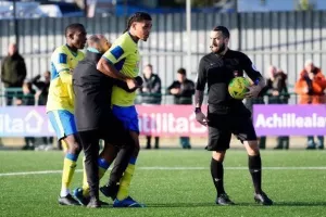 FA Cup/ ΔΙΑΚΟΠΗΚΕ αγώνας λόγω ρατσιστικής επίθεσης/ ΠΑΡΟΝΤΕΣ πέντε Κύπριοι! (Φώτος)