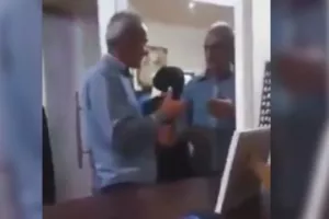 Τα έχει με τον... εαυτό του!