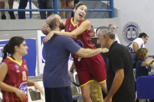 Ξέσπασαν τα κορίτσια! 