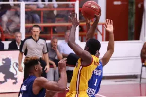 Με το δεξί ο Κεραυνός (φώτος)
