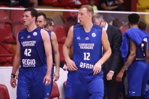 Με το δεξί ο Κεραυνός (φώτος)