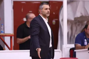 Με το δεξί ο Κεραυνός (φώτος)