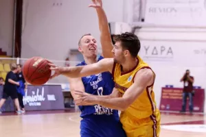 Με το δεξί ο Κεραυνός (φώτος)