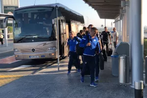 ΦΩΤΟΣ απ' το αεροδρόμιο/Πέταξε για Σεβίλλη το ΑΠΟΕΛ