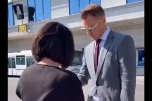 Έφτασε Αθήνα η Μπάγερν και άρχισαν τα αυτόγραφα (βίντεο)