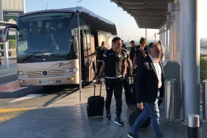 ΦΩΤΟΣ απ' το αεροδρόμιο/Πέταξε για Σεβίλλη το ΑΠΟΕΛ