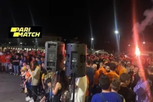 Οι ΕΚΠΛΗΞΕΙΣ από το πάρτι των Πορτοκαλί (βίντεο/φώτος)