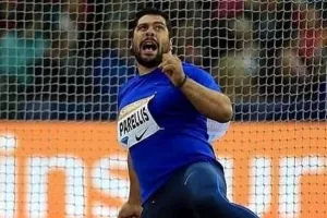 "Μεγαλειώδη εμφάνιση ο Παρέλλης"
