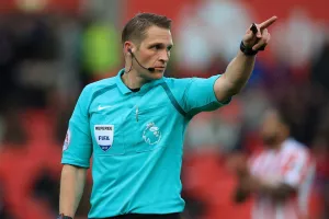 Mας σφυρίζει ο Craig Pawson
