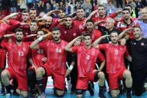 Τούρκοι παίκτες Ολυμπιακού και ΑΕΚ χαιρέτησαν στρατιωτικά