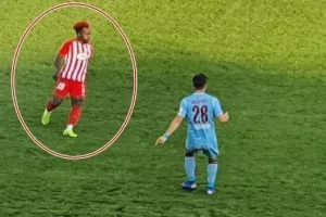Ο Ελουντού έβαψε το μαλλί... κόκκινο (φώτος)