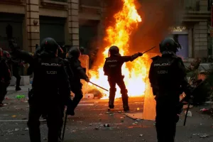 ΧΑΜΟΣ με 500 000 ανθρώπους στους δρόμους...