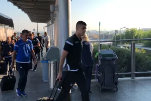 ΦΩΤΟΣ απ' το αεροδρόμιο/Πέταξε για Σεβίλλη το ΑΠΟΕΛ