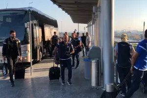 ΦΩΤΟΣ απ' το αεροδρόμιο/Πέταξε για Σεβίλλη το ΑΠΟΕΛ