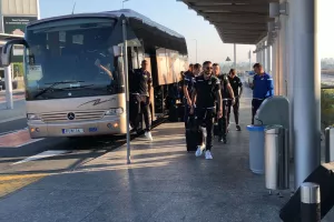ΦΩΤΟΣ απ' το αεροδρόμιο/Πέταξε για Σεβίλλη το ΑΠΟΕΛ