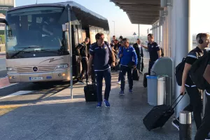 ΦΩΤΟΣ απ' το αεροδρόμιο/Πέταξε για Σεβίλλη το ΑΠΟΕΛ
