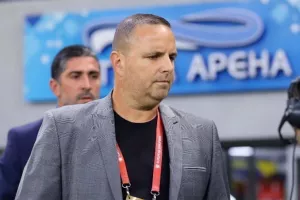ΘΕΜΑ... το σακάκι του Σιμόν! (φώτο)