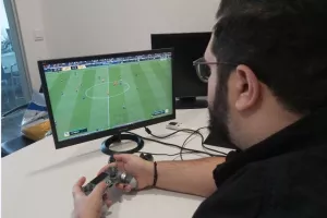 ΑΠΟΕΛ/Συνέντευξη με τον Μάριο Αργυρίδη, τον πρώτο επαγγελματία FIFA gamer στην Κύπρο (βίντεο)