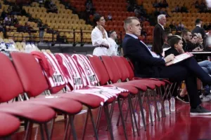 Κεμζούρα: «Να κρατήσουμε ψηλά το κεφάλι, στόχος είναι πάντα τα πλέι-οφ»