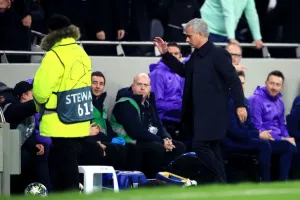 Ο Μουρίνιο ευχαρίστησε το ball-boy!!