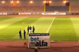 Τρίποντο... δια ποδός ΦΑΚΟΥΝΤΟ! (φώτος)