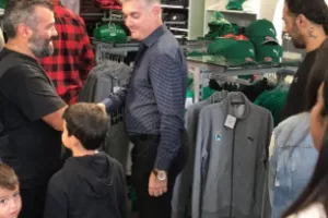 Προσφορές… με Παπασταύρου (φώτος)
