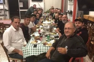 Φαγητό και εποικοδομητική κουβέντα...