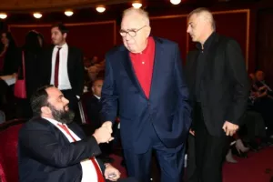 Τελικά ποιος; 