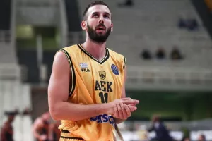 Σοκ με Γιάνκοβιτς στην ΑΕΚ: Έσπασε το χέρι του