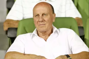 Δομάζος: «Είστε σίγουροι ότι ο Αλαφούζος πουλάει; Όλο φεύγει και όλο εδώ είναι»