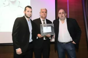 ΦΩΤΟΣ/Όμορφη βραδιά Γενεθλίων και βραβεύσεων για το ΑΠΟΕΛ