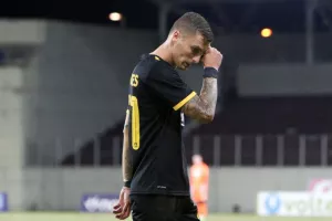 38 κίτρινες και 4 κόκκινες!