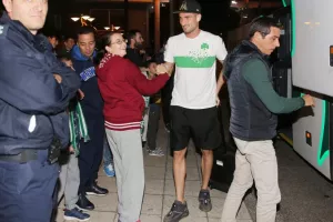 «Ζεστή» υποδοχή για τον Παναθηναϊκό στο Αγρίνιο (φώτος)