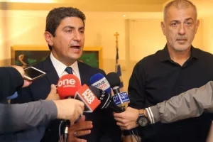 Αυγενάκης: «Εγώ δεν σφυρίζω… πέναλτι»