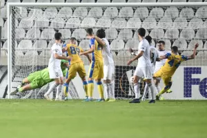ΑΝΑΤΡΟΠΗ στο 88' και... ΦΟΥΛ για πρόκριση! (Φώτος)