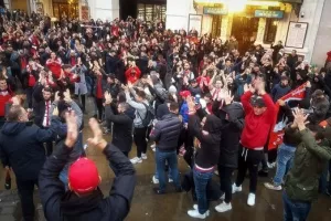 "Ερυθρόλευκη" παρέλαση στο Λονδίνο (φώτος)