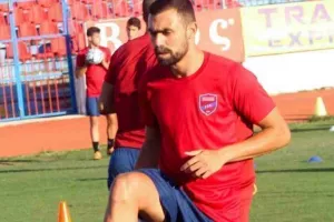 Θέλει.. μπαμ με ΜΑΝΙΑΤΗ