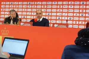 ΜΠΑΜ, μπαμ με Roberto Martínez