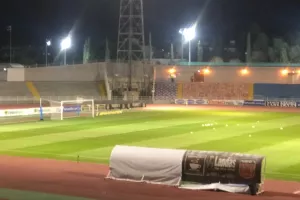 Τρίποντο... δια ποδός ΦΑΚΟΥΝΤΟ! (φώτος)