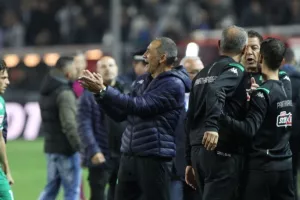 Το «χειροκρότημα» του Δώνη... 