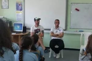 Μίκελ και Κυριάκος δίπλα στα παιδιά (φώτος)